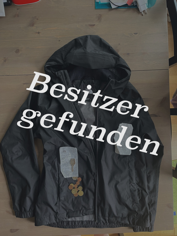 Jacke, schwarz, The North Face, Gr. M, Schlüssel, Geld und Kassenzettel in den Taschen gefunden