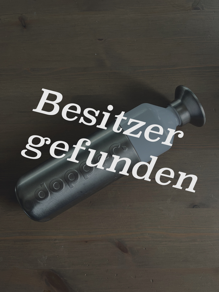 Trinkflasche, weiß/silbern mit Aufschrift 'dopper'